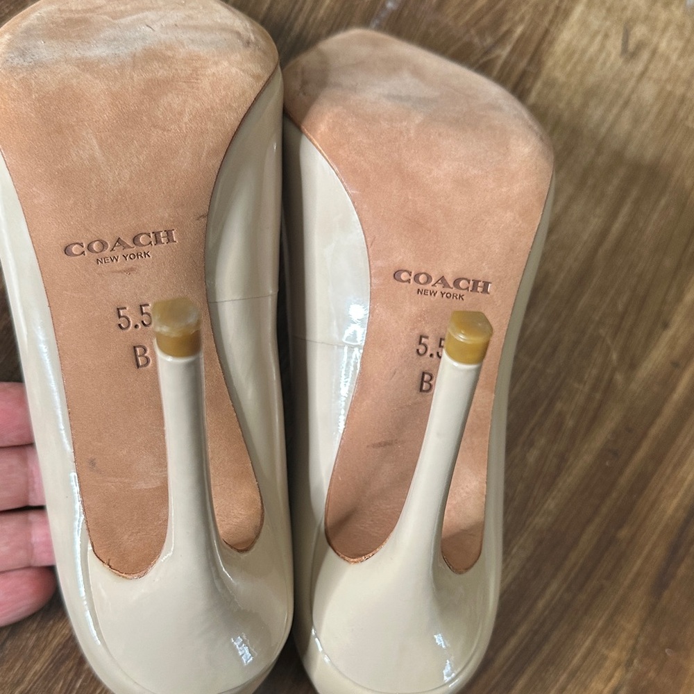 Coach Nude Patent Leather Pointed Toe Pumps with Bow - Picture 2 of 12